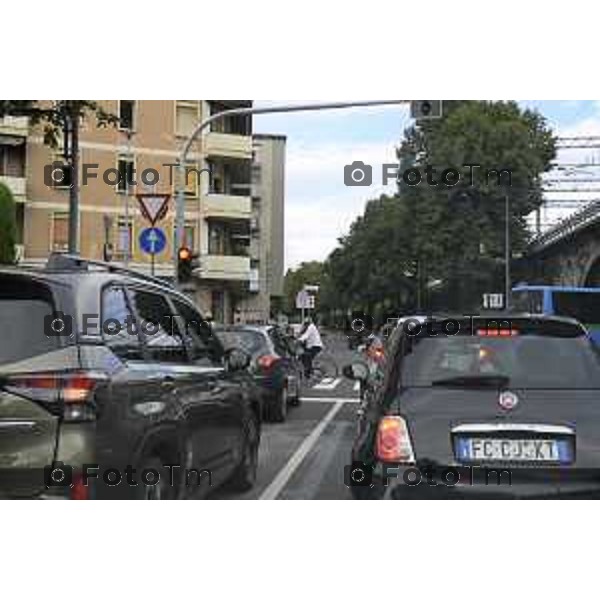 Bergamo Traffcio e Rider con bici Glovo delivero Via Autostrada e pony 10 settembre 2026 cronaca Bergamo Italia Foto Tiziano Manzoni Lapresse