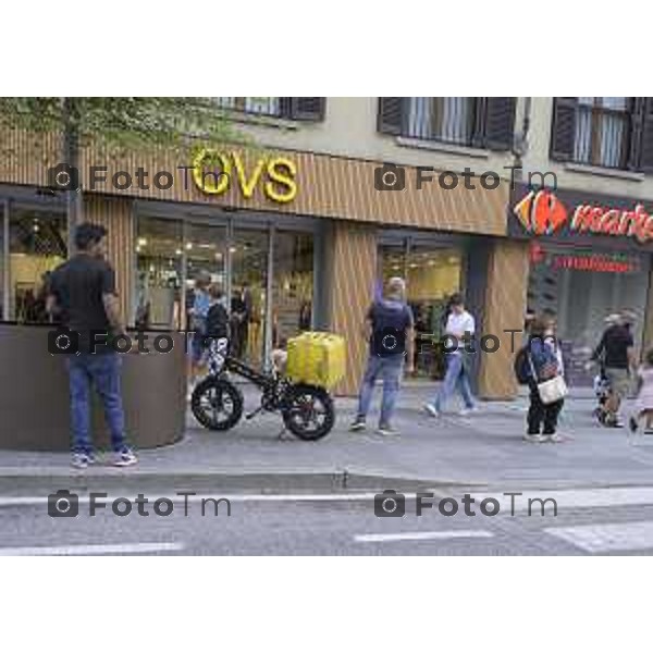 Bergamo Traffcio e Rider con bici Glovo delivero Via Autostrada e pony 10 settembre 2026 cronaca Bergamo Italia Foto Tiziano Manzoni Lapresse