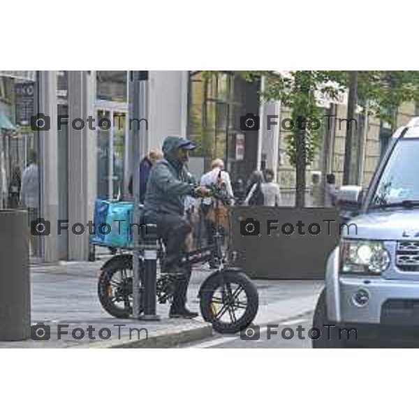 Bergamo Traffcio e Rider con bici Glovo delivero Via Autostrada e pony 10 settembre 2026 cronaca Bergamo Italia Foto Tiziano Manzoni Lapresse