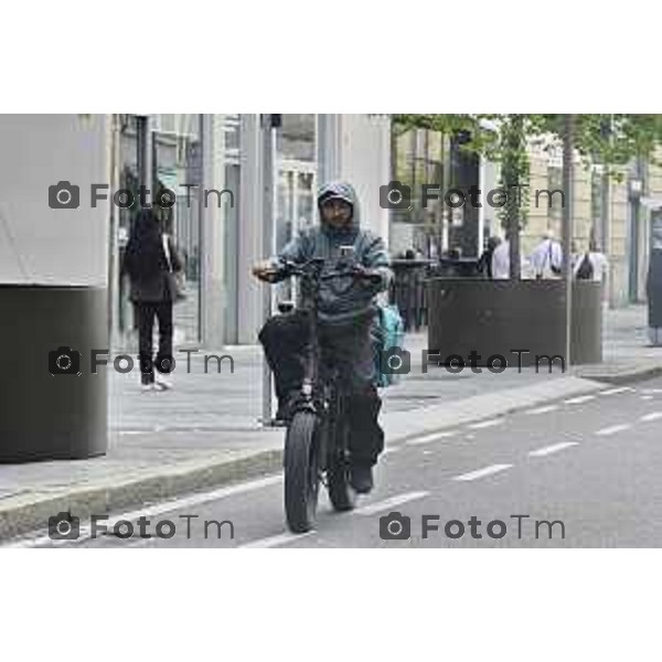 Bergamo Traffcio e Rider con bici Glovo delivero Via Autostrada e pony 10 settembre 2026 cronaca Bergamo Italia Foto Tiziano Manzoni Lapresse