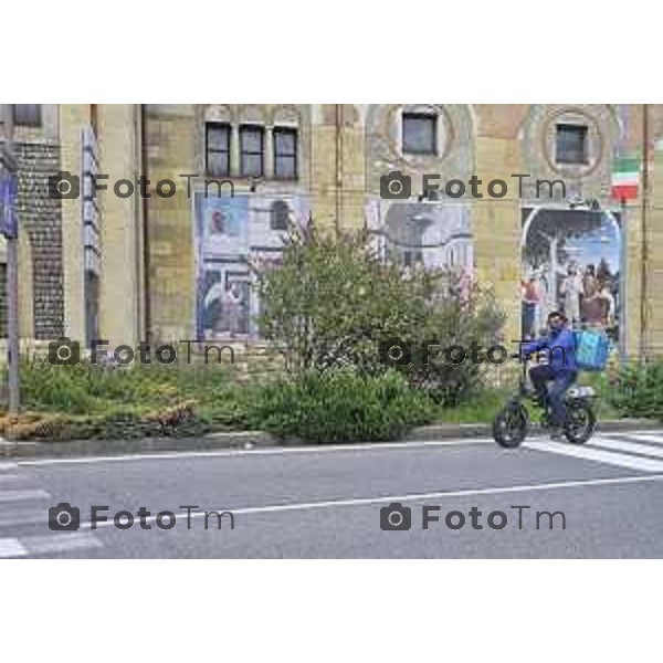 Bergamo Traffcio e Rider con bici Glovo delivero Via Autostrada e pony 10 settembre 2026 cronaca Bergamo Italia Foto Tiziano Manzoni Lapresse