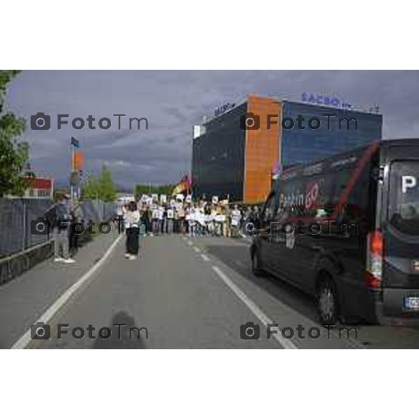 Bergamo flash mob Uffici Sacbo protesta sviluppo aeroporto 12 settembre 2026 cronaca Bergamo Italia Foto Tiziano Manzoni Lapresse