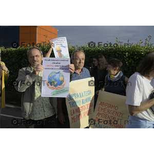 Bergamo flash mob Uffici Sacbo protesta sviluppo aeroporto 12 settembre 2026 cronaca Bergamo Italia Foto Tiziano Manzoni Lapresse