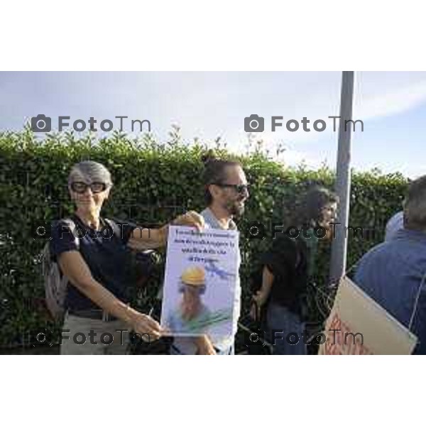 Bergamo flash mob Uffici Sacbo protesta sviluppo aeroporto 12 settembre 2026 cronaca Bergamo Italia Foto Tiziano Manzoni Lapresse