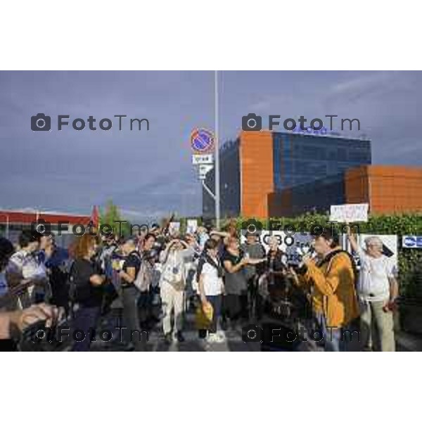 Bergamo flash mob Uffici Sacbo protesta sviluppo aeroporto 12 settembre 2026 cronaca Bergamo Italia Foto Tiziano Manzoni Lapresse
