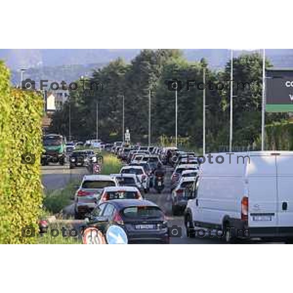 Bergamo 14 Settembre primo giorno di scuola con eBRT Via Autostrada ingresso città 14 settembre 2026 cronaca Bergamo Italia Foto Tiziano Manzoni Lapresse