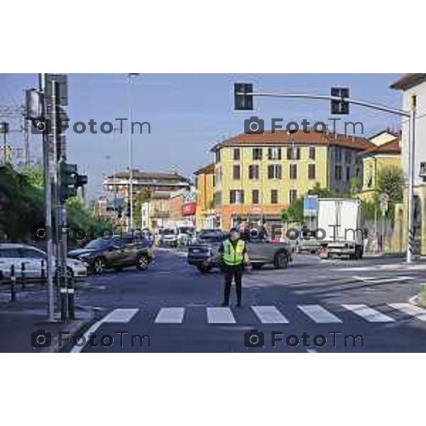 Bergamo 14 Settembre primo giorno di scuola con eBRT Incrocio Via San Giorgio Via Simoncini e ponte ferrovia per via Autostrada controllato dalla polizia locale 14 settembre 2026 cronaca Bergamo Italia Foto Tiziano Manzoni Lapresse