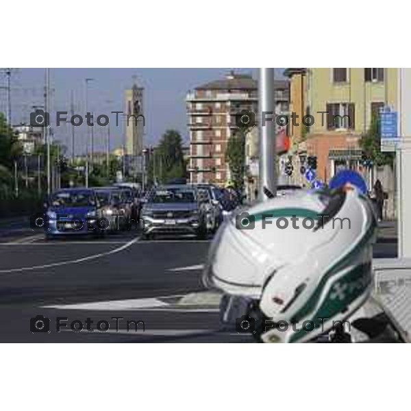 Bergamo 14 Settembre primo giorno di scuola con eBRT Incrocio Via San Giorgio Via Simoncini e ponte ferrovia per via Autostrada controllato dalla polizia locale 14 settembre 2026 cronaca Bergamo Italia Foto Tiziano Manzoni Lapresse