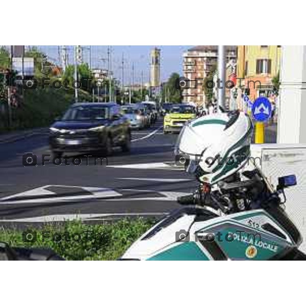 Bergamo 14 Settembre primo giorno di scuola con eBRT Incrocio Via San Giorgio Via Simoncini e ponte ferrovia per via Autostrada controllato dalla polizia locale 14 settembre 2026 cronaca Bergamo Italia Foto Tiziano Manzoni Lapresse