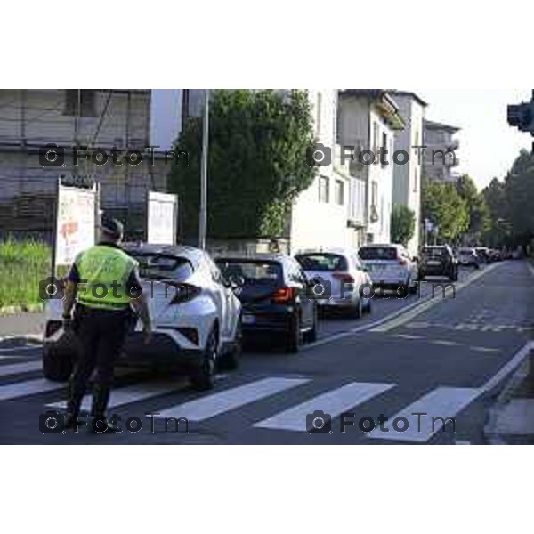 Bergamo 14 Settembre primo giorno di scuola con eBRT Incrocio Via San Giorgio Via Simoncini e ponte ferrovia per via Autostrada controllato dalla polizia locale 14 settembre 2026 cronaca Bergamo Italia Foto Tiziano Manzoni Lapresse
