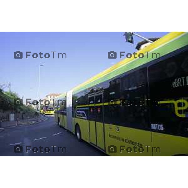 Bergamo 14 Settembre primo giorno di scuola con eBRT Incrocio Via San Giorgio Via Simoncini e ponte ferrovia per via Autostrada controllato dalla polizia locale 14 settembre 2026 cronaca Bergamo Italia Foto Tiziano Manzoni Lapresse
