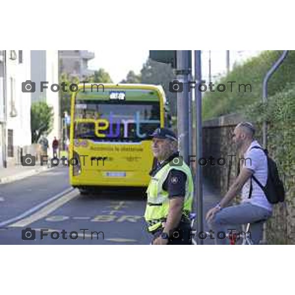 Bergamo 14 Settembre primo giorno di scuola con eBRT Incrocio Via San Giorgio Via Simoncini e ponte ferrovia per via Autostrada controllato dalla polizia locale 14 settembre 2026 cronaca Bergamo Italia Foto Tiziano Manzoni Lapresse