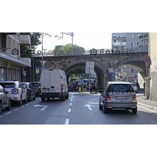 Bergamo 14 Settembre primo giorno di scuola con eBRT Via Gavazzeni polizia locale controlli code 14 settembre 2026 cronaca Bergamo Italia Foto Tiziano Manzoni Lapresse