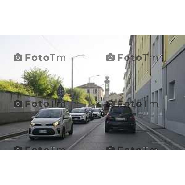 Bergamo 14 Settembre primo giorno di scuola con eBRT Via Gavazzeni polizia locale controlli code 14 settembre 2026 cronaca Bergamo Italia Foto Tiziano Manzoni Lapresse