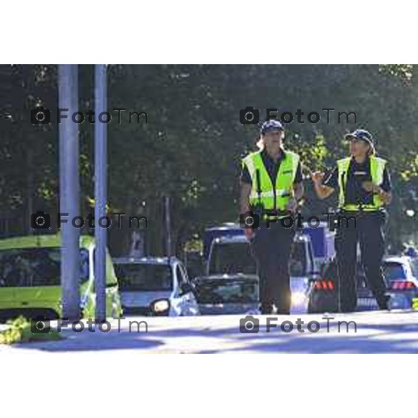 Bergamo 14 Settembre primo giorno di scuola con eBRT Via Gavazzeni polizia locale controlli code 14 settembre 2026 cronaca Bergamo Italia Foto Tiziano Manzoni Lapresse