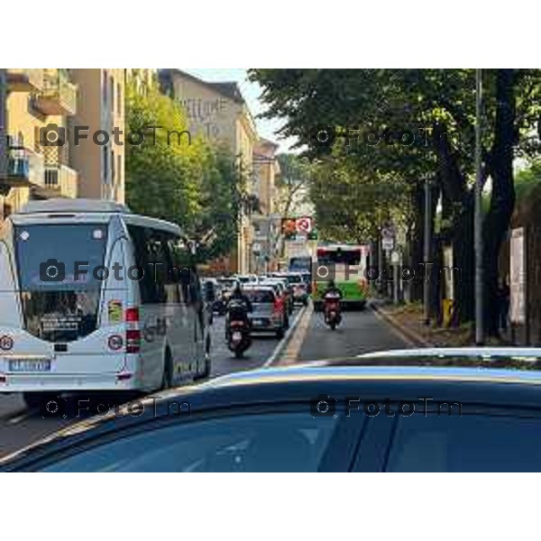 Bergamo 14 Settembre primo giorno di scuola con eBRT 525 bonomelli 14 settembre 2026 cronaca Bergamo Italia Foto Tiziano Manzoni Lapresse