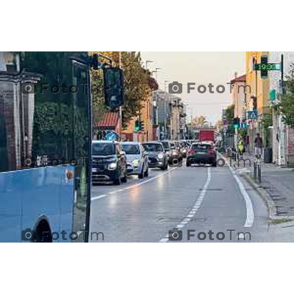 Bergamo 14 Settembre primo giorno di scuola con eBRT 525 Va Zanica 14 settembre 2026 cronaca Bergamo Italia Foto Tiziano Manzoni Lapresse