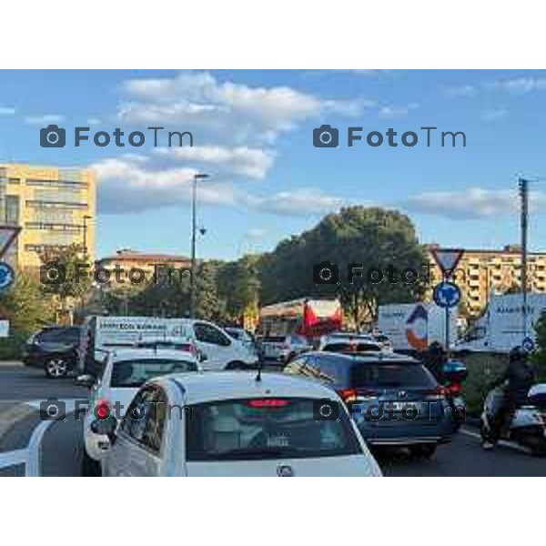 Bergamo 14 Settembre primo giorno di scuola con eBRT 525 Via Zanica 14 settembre 2026 cronaca Bergamo Italia Foto Tiziano Manzoni Lapresse