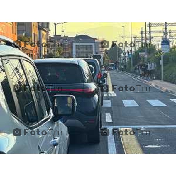 Bergamo 14 Settembre primo giorno di scuola con eBRT 525 Via Zanica 14 settembre 2026 cronaca Bergamo Italia Foto Tiziano Manzoni Lapresse
