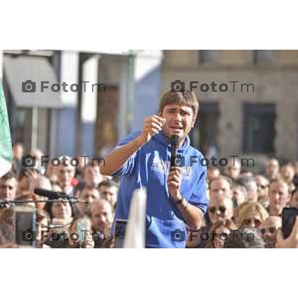 Bergamo Di Battista e Di Maio movimento 5 stelle a per iovotono nella foto Alessandro Di Battista movimento 5 stelle