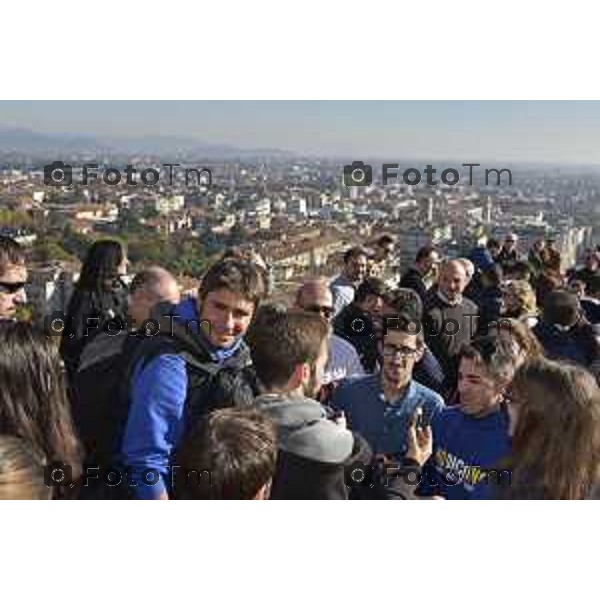 Bergamo Di Battista e Di Maio movimento 5 stelle a per iovotono nella foto Alessandro Di Battista movimento 5 stelle
