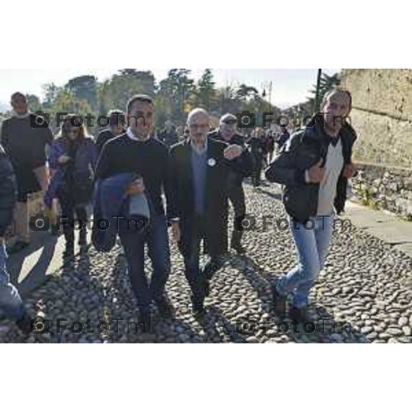 Bergamo Di Battista e Di Maio movimento 5 stelle a per iovotono nella foto Luigi Di Maio