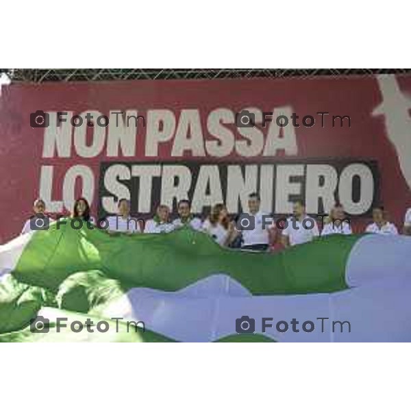 Bergamo Prato di Pontida raduno Leghista Attilio Fontana con il gruppo regione lombardia 20 settembre 2026 Bg Italia Foto Tiziano Manzoni Lapresse