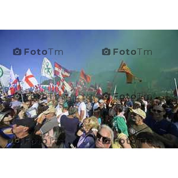 Bergamo Prato di Pontida raduno Leghista cartelli pro Salvini 20 settembre 2026 Bg Italia Foto Tiziano Manzoni Lapresse