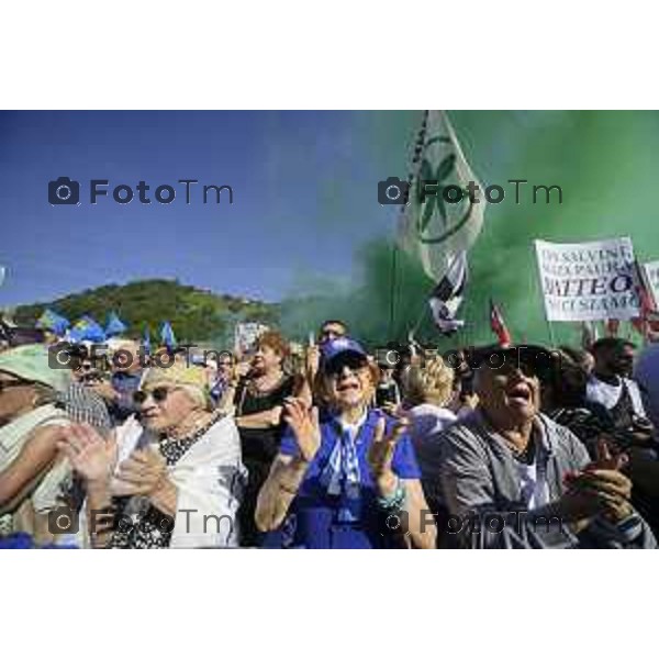 Bergamo Prato di Pontida raduno Leghista cartelli pro Salvini 20 settembre 2026 Bg Italia Foto Tiziano Manzoni Lapresse