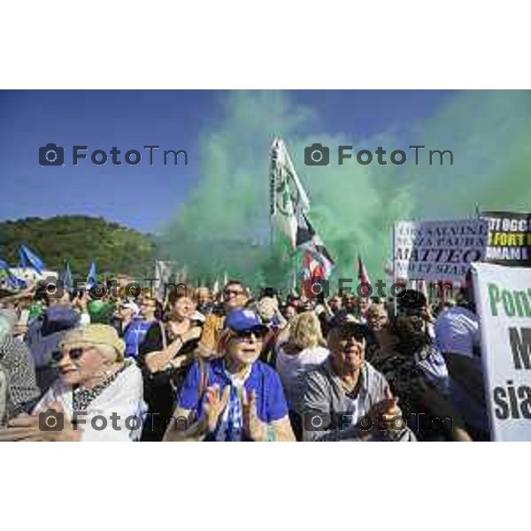 Bergamo Prato di Pontida raduno Leghista cartelli pro Salvini 20 settembre 2026 Bg Italia Foto Tiziano Manzoni Lapresse