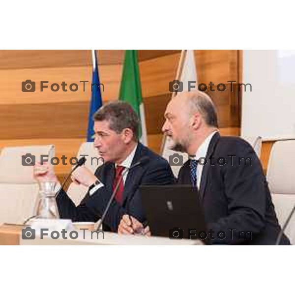 Bergamo, 21 settembre 2026 - l’Università degli studi di Bergamo ospita Vittorio Pisani, Capo della Polizia e Direttore Generale della Pubblica Sicurezza, per una lectio magistralis dedicata a “Sicurezza e innovazione digitale: le sfide del futuro”. L\'incontro è stato aperto dai saluti istituzionali del magnifico rettore Prof. Sergio Cavalieri. A fine dell\'incontro è stato firmato protocollo d\'intesa per la collaborazione tra università e ministero dell\'Interno.