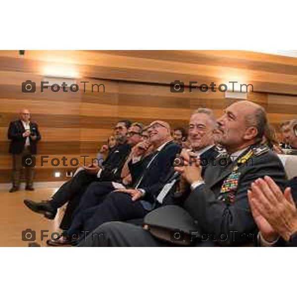 Bergamo, 21 settembre 2026 - l’Università degli studi di Bergamo ospita Vittorio Pisani, Capo della Polizia e Direttore Generale della Pubblica Sicurezza, per una lectio magistralis dedicata a “Sicurezza e innovazione digitale: le sfide del futuro”. L\'incontro è stato aperto dai saluti istituzionali del magnifico rettore Prof. Sergio Cavalieri. A fine dell\'incontro è stato firmato protocollo d\'intesa per la collaborazione tra università e ministero dell\'Interno.