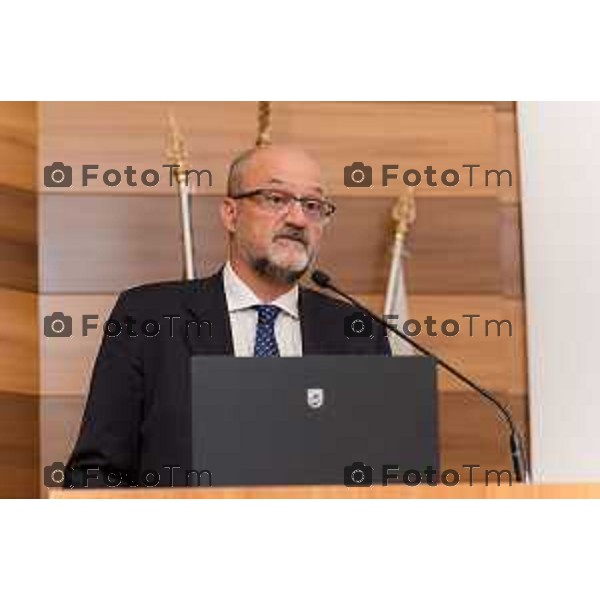 Bergamo, 21 settembre 2026 - l’Università degli studi di Bergamo ospita Vittorio Pisani, Capo della Polizia e Direttore Generale della Pubblica Sicurezza, per una lectio magistralis dedicata a “Sicurezza e innovazione digitale: le sfide del futuro”. L\'incontro è stato aperto dai saluti istituzionali del magnifico rettore Prof. Sergio Cavalieri. A fine dell\'incontro è stato firmato protocollo d\'intesa per la collaborazione tra università e ministero dell\'Interno.