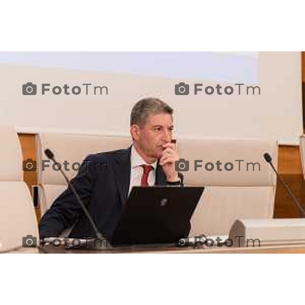 Bergamo, 21 settembre 2026 - l’Università degli studi di Bergamo ospita Vittorio Pisani, Capo della Polizia e Direttore Generale della Pubblica Sicurezza, per una lectio magistralis dedicata a “Sicurezza e innovazione digitale: le sfide del futuro”. L\'incontro è stato aperto dai saluti istituzionali del magnifico rettore Prof. Sergio Cavalieri. A fine dell\'incontro è stato firmato protocollo d\'intesa per la collaborazione tra università e ministero dell\'Interno.