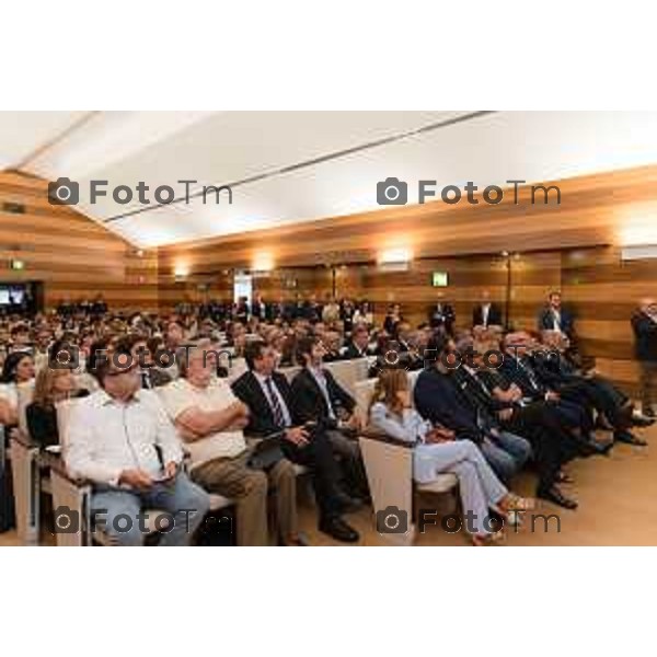 Bergamo, 21 settembre 2026 - l’Università degli studi di Bergamo ospita Vittorio Pisani, Capo della Polizia e Direttore Generale della Pubblica Sicurezza, per una lectio magistralis dedicata a “Sicurezza e innovazione digitale: le sfide del futuro”. L\'incontro è stato aperto dai saluti istituzionali del magnifico rettore Prof. Sergio Cavalieri. A fine dell\'incontro è stato firmato protocollo d\'intesa per la collaborazione tra università e ministero dell\'Interno.