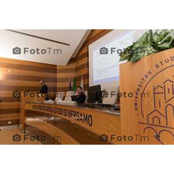 Bergamo, 21 settembre 2026 - l’Università degli studi di Bergamo ospita Vittorio Pisani, Capo della Polizia e Direttore Generale della Pubblica Sicurezza, per una lectio magistralis dedicata a “Sicurezza e innovazione digitale: le sfide del futuro”. L\'incontro è stato aperto dai saluti istituzionali del magnifico rettore Prof. Sergio Cavalieri. A fine dell\'incontro è stato firmato protocollo d\'intesa per la collaborazione tra università e ministero dell\'Interno.