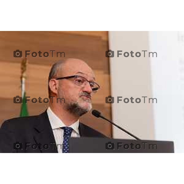 Bergamo, 21 settembre 2026 - l’Università degli studi di Bergamo ospita Vittorio Pisani, Capo della Polizia e Direttore Generale della Pubblica Sicurezza, per una lectio magistralis dedicata a “Sicurezza e innovazione digitale: le sfide del futuro”. L\'incontro è stato aperto dai saluti istituzionali del magnifico rettore Prof. Sergio Cavalieri. A fine dell\'incontro è stato firmato protocollo d\'intesa per la collaborazione tra università e ministero dell\'Interno.