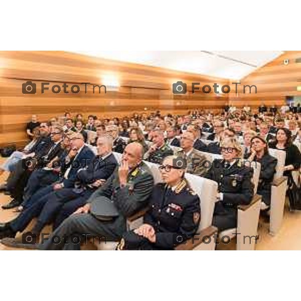 Bergamo, 21 settembre 2026 - l’Università degli studi di Bergamo ospita Vittorio Pisani, Capo della Polizia e Direttore Generale della Pubblica Sicurezza, per una lectio magistralis dedicata a “Sicurezza e innovazione digitale: le sfide del futuro”. L\'incontro è stato aperto dai saluti istituzionali del magnifico rettore Prof. Sergio Cavalieri. A fine dell\'incontro è stato firmato protocollo d\'intesa per la collaborazione tra università e ministero dell\'Interno.