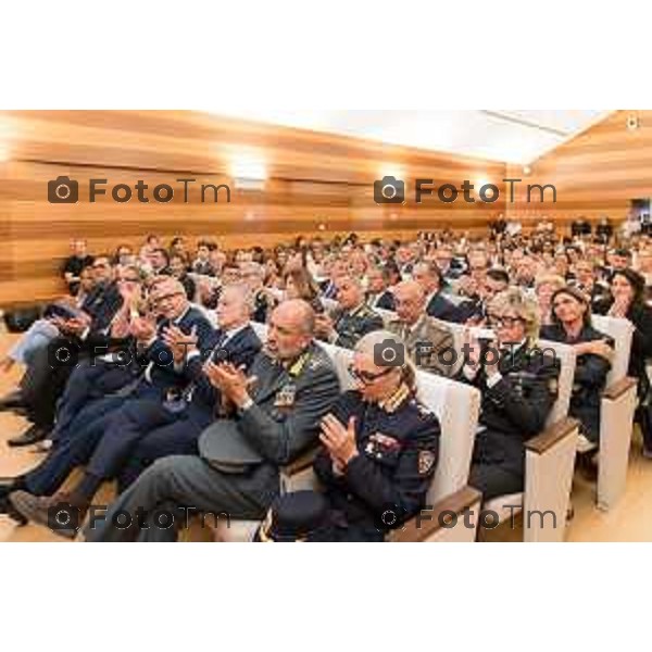 Bergamo, 21 settembre 2026 - l’Università degli studi di Bergamo ospita Vittorio Pisani, Capo della Polizia e Direttore Generale della Pubblica Sicurezza, per una lectio magistralis dedicata a “Sicurezza e innovazione digitale: le sfide del futuro”. L\'incontro è stato aperto dai saluti istituzionali del magnifico rettore Prof. Sergio Cavalieri. A fine dell\'incontro è stato firmato protocollo d\'intesa per la collaborazione tra università e ministero dell\'Interno.