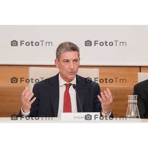 Bergamo, 21 settembre 2026 - l’Università degli studi di Bergamo ospita Vittorio Pisani, Capo della Polizia e Direttore Generale della Pubblica Sicurezza, per una lectio magistralis dedicata a “Sicurezza e innovazione digitale: le sfide del futuro”. L\'incontro è stato aperto dai saluti istituzionali del magnifico rettore Prof. Sergio Cavalieri. A fine dell\'incontro è stato firmato protocollo d\'intesa per la collaborazione tra università e ministero dell\'Interno.
