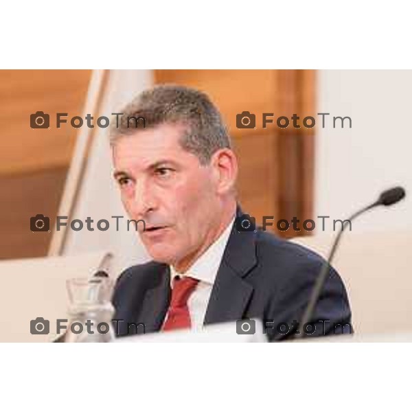 Bergamo, 21 settembre 2026 - l’Università degli studi di Bergamo ospita Vittorio Pisani, Capo della Polizia e Direttore Generale della Pubblica Sicurezza, per una lectio magistralis dedicata a “Sicurezza e innovazione digitale: le sfide del futuro”. L\'incontro è stato aperto dai saluti istituzionali del magnifico rettore Prof. Sergio Cavalieri. A fine dell\'incontro è stato firmato protocollo d\'intesa per la collaborazione tra università e ministero dell\'Interno.