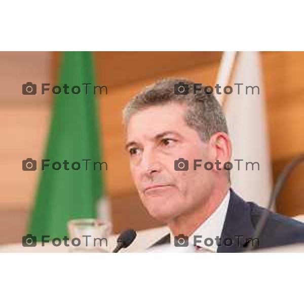Bergamo, 21 settembre 2026 - l’Università degli studi di Bergamo ospita Vittorio Pisani, Capo della Polizia e Direttore Generale della Pubblica Sicurezza, per una lectio magistralis dedicata a “Sicurezza e innovazione digitale: le sfide del futuro”. L\'incontro è stato aperto dai saluti istituzionali del magnifico rettore Prof. Sergio Cavalieri. A fine dell\'incontro è stato firmato protocollo d\'intesa per la collaborazione tra università e ministero dell\'Interno.