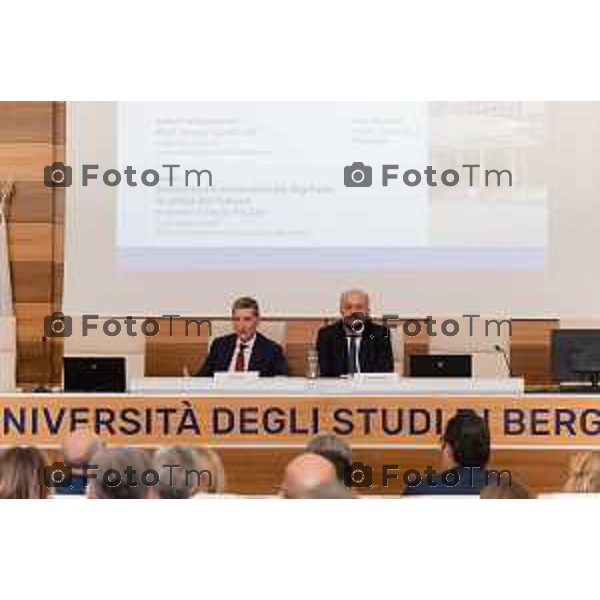 Bergamo, 21 settembre 2026 - l’Università degli studi di Bergamo ospita Vittorio Pisani, Capo della Polizia e Direttore Generale della Pubblica Sicurezza, per una lectio magistralis dedicata a “Sicurezza e innovazione digitale: le sfide del futuro”. L\'incontro è stato aperto dai saluti istituzionali del magnifico rettore Prof. Sergio Cavalieri. A fine dell\'incontro è stato firmato protocollo d\'intesa per la collaborazione tra università e ministero dell\'Interno.