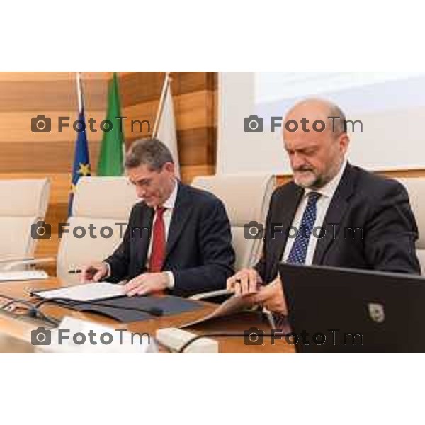 Bergamo, 21 settembre 2026 - l’Università degli studi di Bergamo ospita Vittorio Pisani, Capo della Polizia e Direttore Generale della Pubblica Sicurezza, per una lectio magistralis dedicata a “Sicurezza e innovazione digitale: le sfide del futuro”. L\'incontro è stato aperto dai saluti istituzionali del magnifico rettore Prof. Sergio Cavalieri. A fine dell\'incontro è stato firmato protocollo d\'intesa per la collaborazione tra università e ministero dell\'Interno.