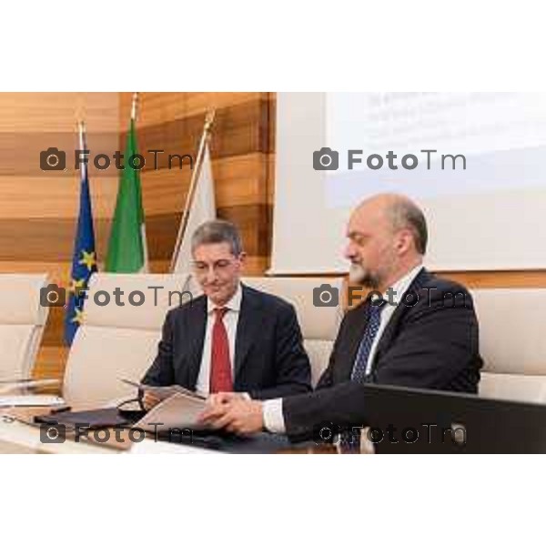 Bergamo, 21 settembre 2026 - l’Università degli studi di Bergamo ospita Vittorio Pisani, Capo della Polizia e Direttore Generale della Pubblica Sicurezza, per una lectio magistralis dedicata a “Sicurezza e innovazione digitale: le sfide del futuro”. L\'incontro è stato aperto dai saluti istituzionali del magnifico rettore Prof. Sergio Cavalieri. A fine dell\'incontro è stato firmato protocollo d\'intesa per la collaborazione tra università e ministero dell\'Interno.