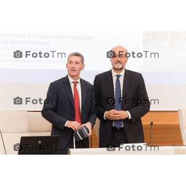 Bergamo, 21 settembre 2026 - l’Università degli studi di Bergamo ospita Vittorio Pisani, Capo della Polizia e Direttore Generale della Pubblica Sicurezza, per una lectio magistralis dedicata a “Sicurezza e innovazione digitale: le sfide del futuro”. L\'incontro è stato aperto dai saluti istituzionali del magnifico rettore Prof. Sergio Cavalieri. A fine dell\'incontro è stato firmato protocollo d\'intesa per la collaborazione tra università e ministero dell\'Interno.
