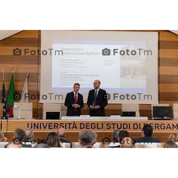 Bergamo, 21 settembre 2026 - l’Università degli studi di Bergamo ospita Vittorio Pisani, Capo della Polizia e Direttore Generale della Pubblica Sicurezza, per una lectio magistralis dedicata a “Sicurezza e innovazione digitale: le sfide del futuro”. L\'incontro è stato aperto dai saluti istituzionali del magnifico rettore Prof. Sergio Cavalieri. A fine dell\'incontro è stato firmato protocollo d\'intesa per la collaborazione tra università e ministero dell\'Interno.
