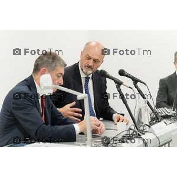 Bergamo, 21 settembre 2026 - l’Università degli studi di Bergamo ospita Vittorio Pisani, Capo della Polizia e Direttore Generale della Pubblica Sicurezza, per una lectio magistralis dedicata a “Sicurezza e innovazione digitale: le sfide del futuro”. L\'incontro è stato aperto dai saluti istituzionali del magnifico rettore Prof. Sergio Cavalieri. A fine dell\'incontro è stato firmato protocollo d\'intesa per la collaborazione tra università e ministero dell\'Interno.
