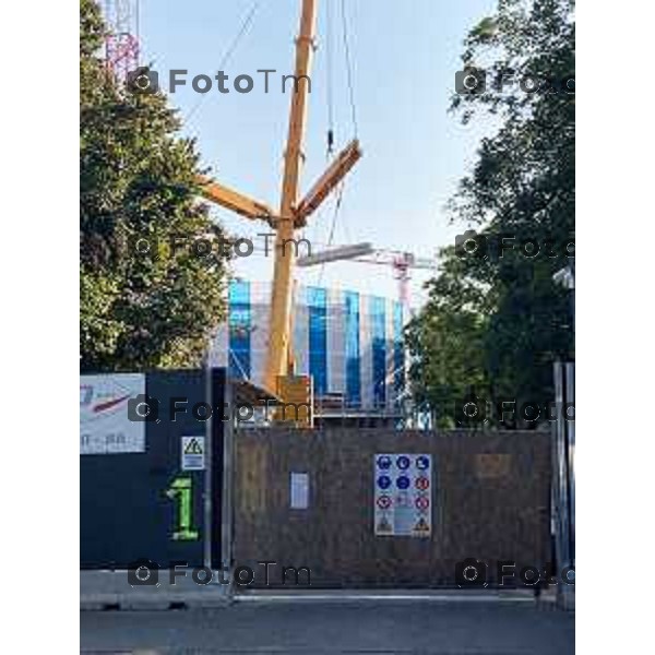 Bergamo Nuova Gamec posizionamento del tetto 30 settembre 2026 Bergamo Italia Foto Tiziano Manzoni Lapresse