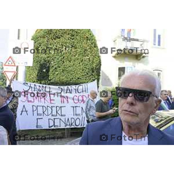 Bergamo Villa D\'Almè manifestazione sindaci dei Comuni della Val Brembana e della Valle Imagna per cercare di sbloccare il finanziamento del progetto della strada Paladina-Sedrina e consentire il completamento della Tangenziale sud 3 ottobre 2026 cronaca Bergamo Italia Foto Tiziano Manzoni Lapresse